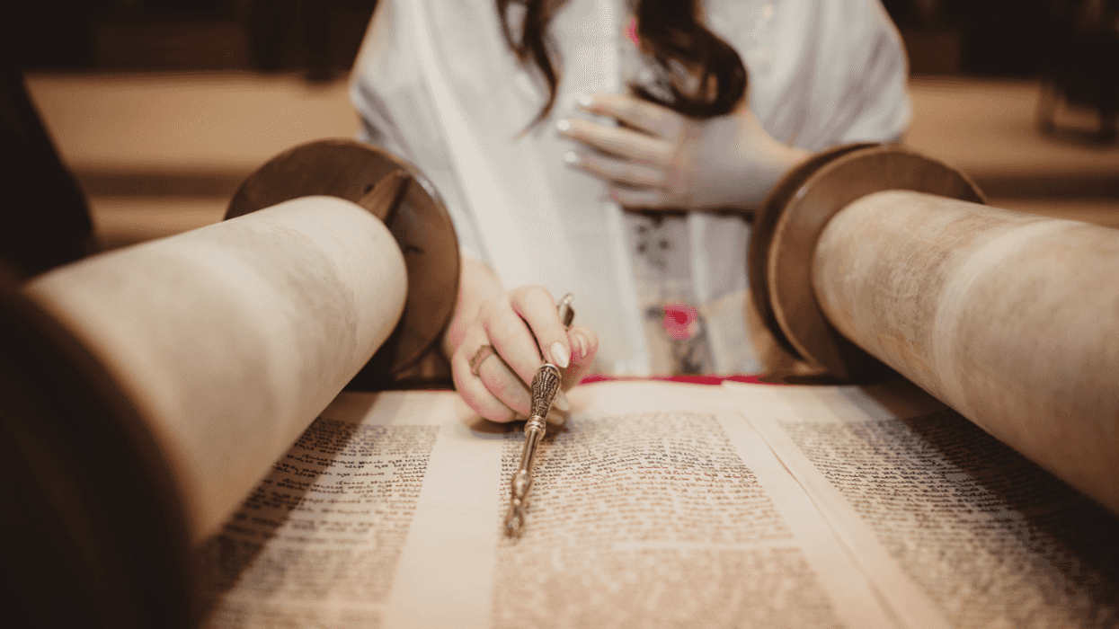 A young girl reading the torah.