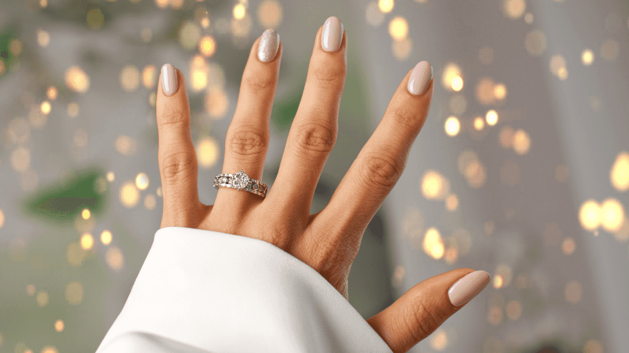 Guy Enrages Fiancée After She Discovers He Didn't Actually Buy Her A Diamond Engagement Ring