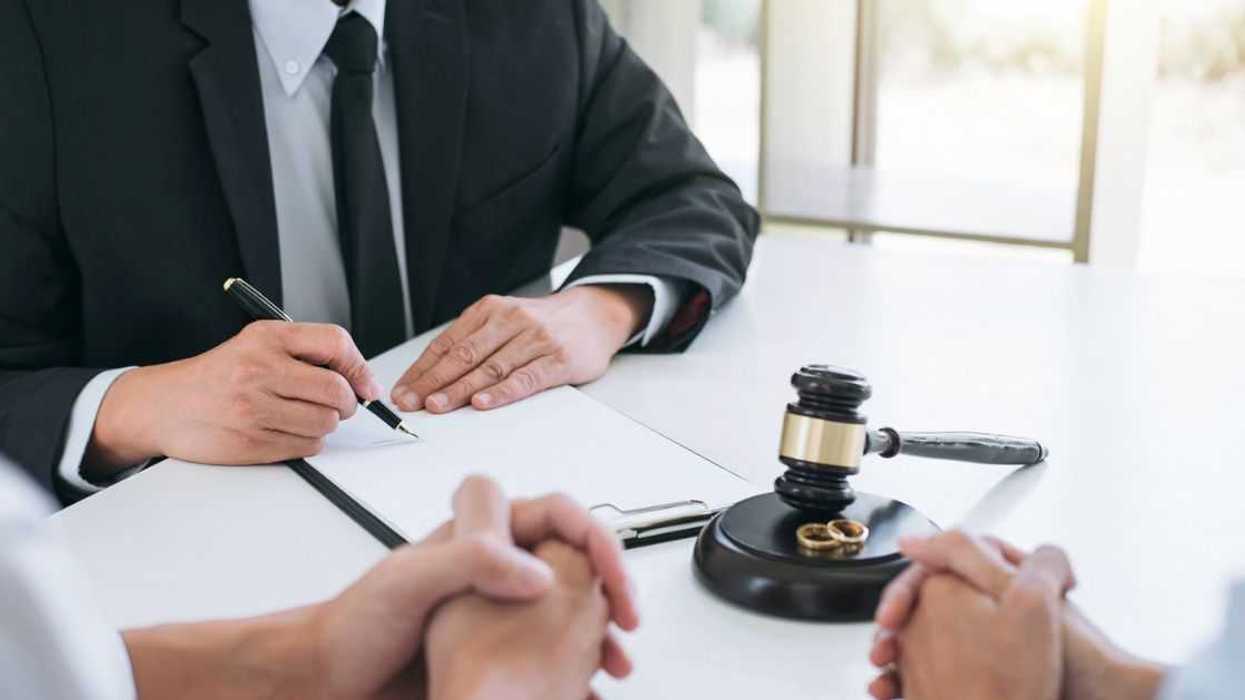 Agreement prepared by lawyer. Signing decree.