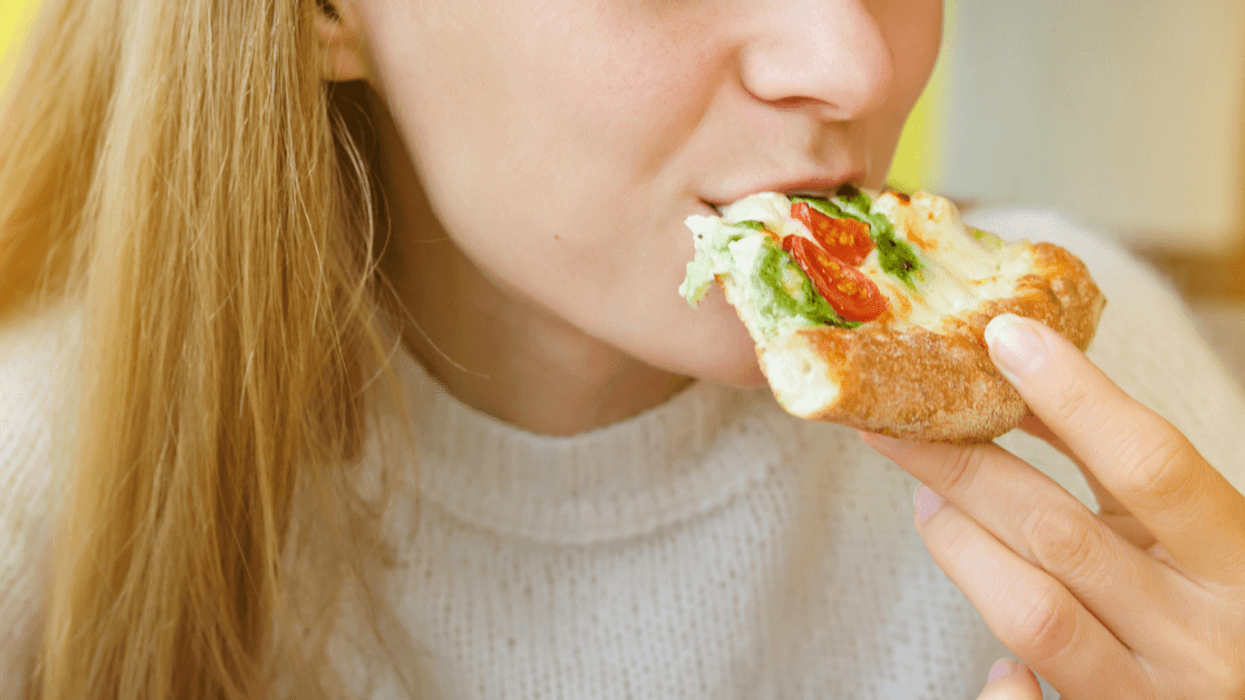 Woman Called Out For 'Tricking' Her Friend From New York Who Was Being Snobby About Pizza