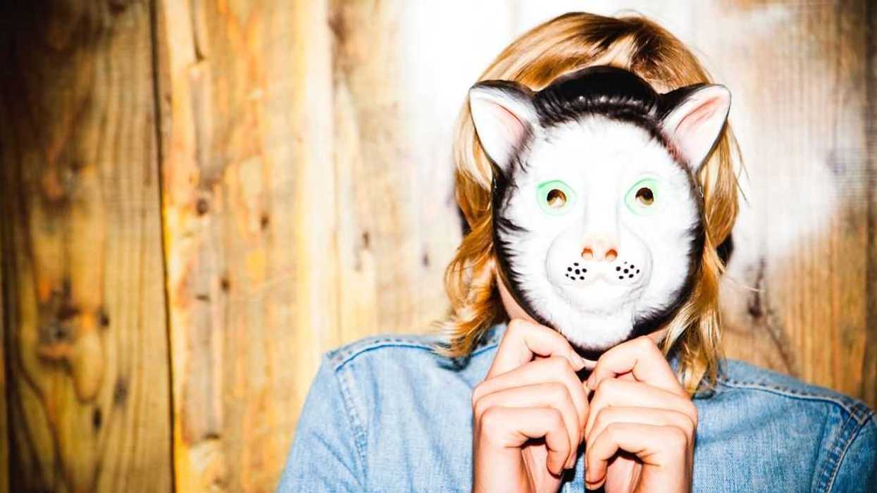 Guy Unsure What To Do After His Girlfriend Is Convinced She's A Cat In A Human's Body