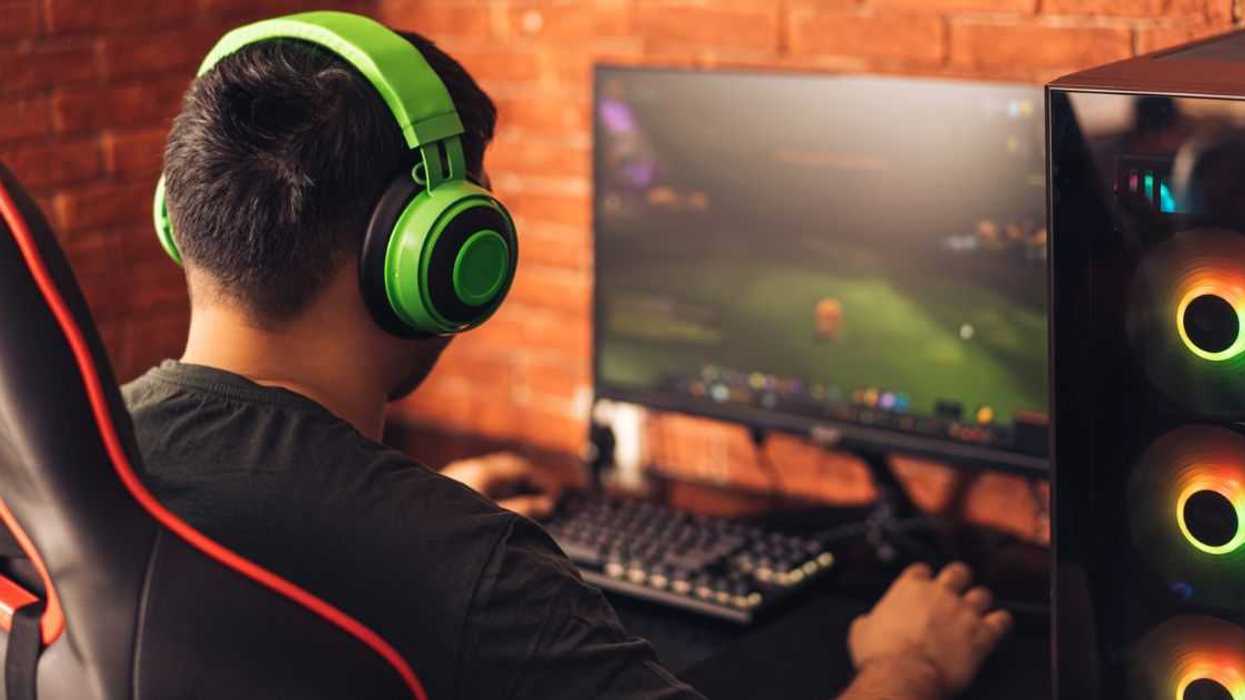 Teen Calls Sister's Husband 'Useless' After She's Asked To Babysit His Kids While He's Home Gaming