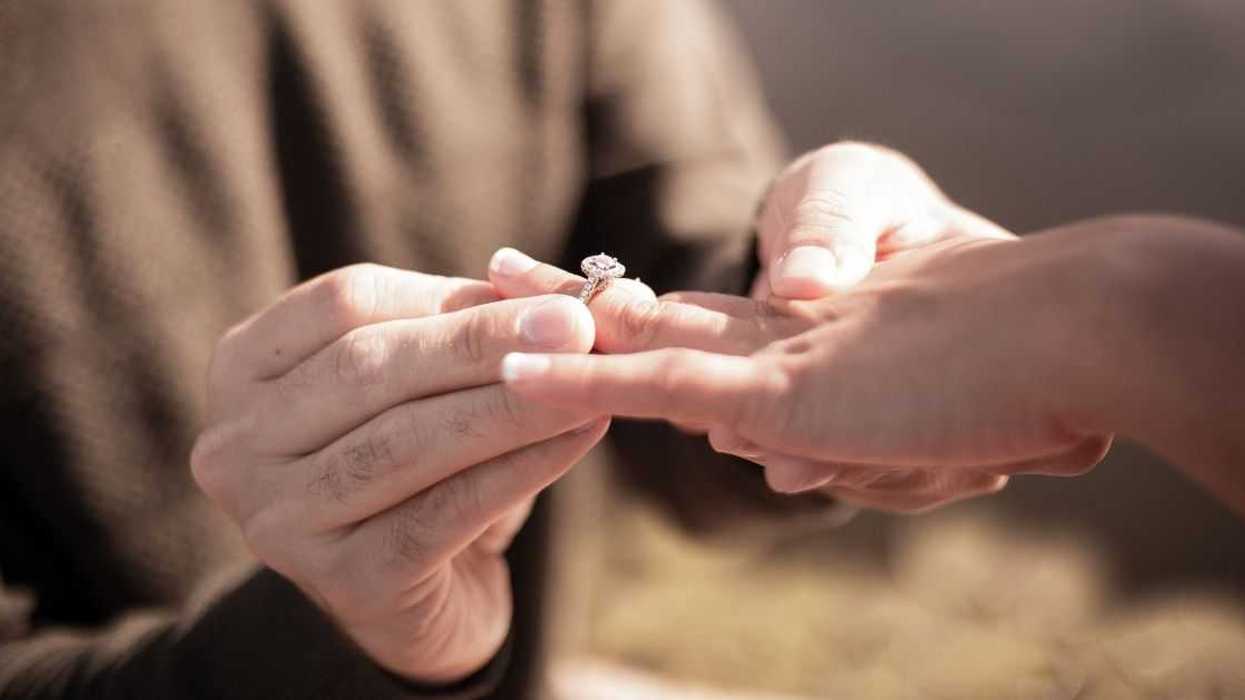 Redditor Called 'Selfish' For Asking Fiancé To Buy New Engagement Ring Instead Of Using Family Ring