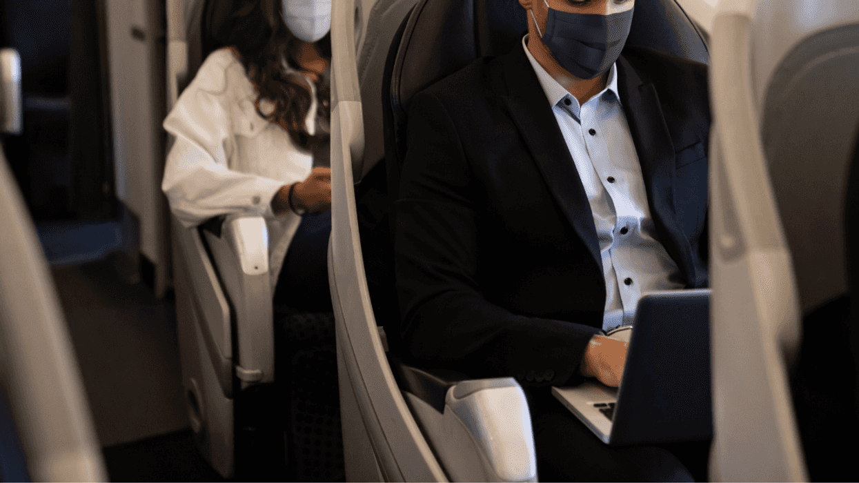 Guy Sparks Drama After Refusing To Switch Seats On Flight To Accommodate Woman's 'Religious Beliefs'