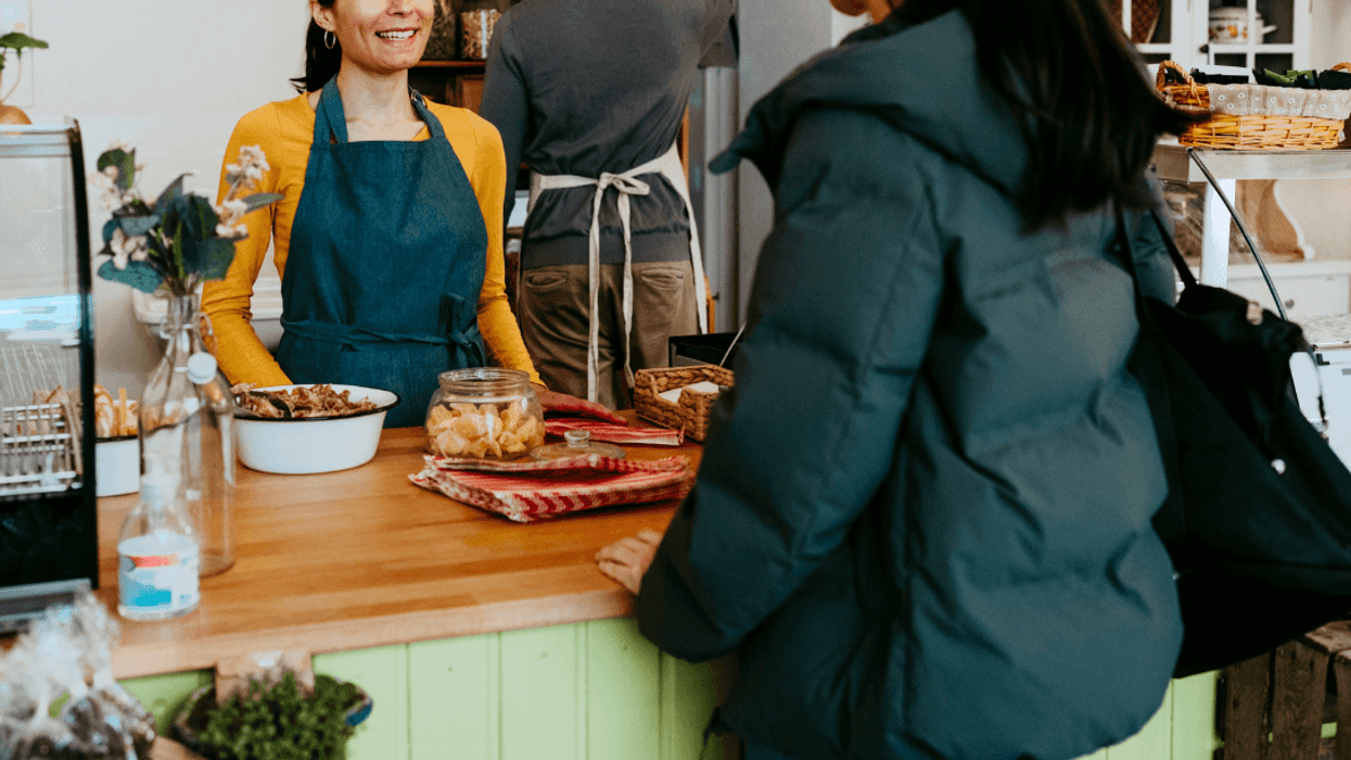 barista speaking to customer at coffee shop