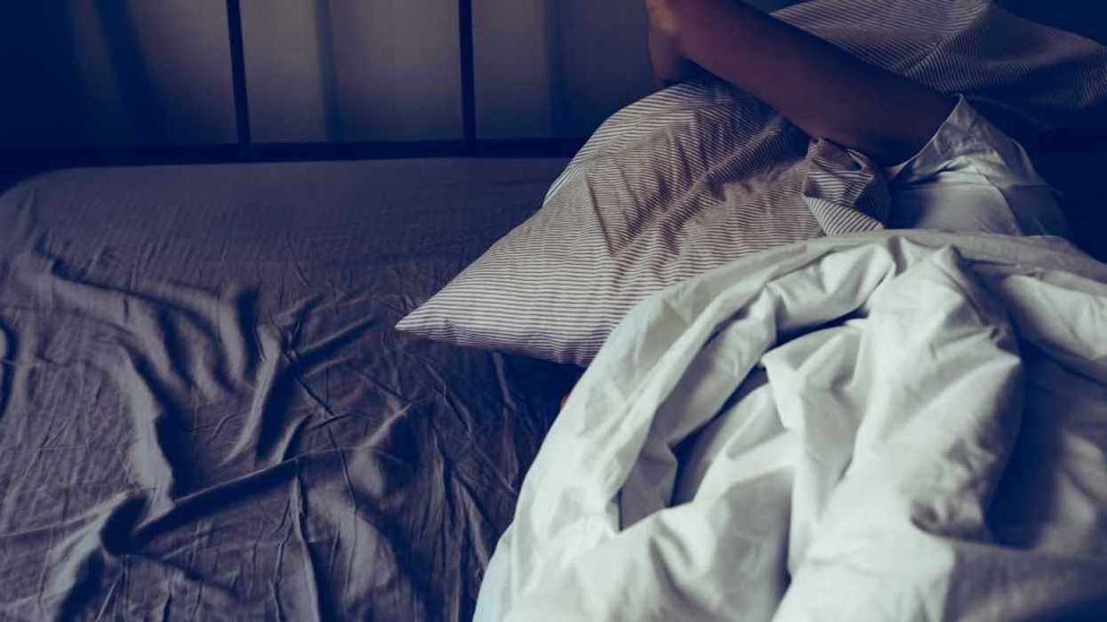 Guy Furious After His Girlfriend Starts Sleeping In Guest Room Due To His Early Morning Gym Routine