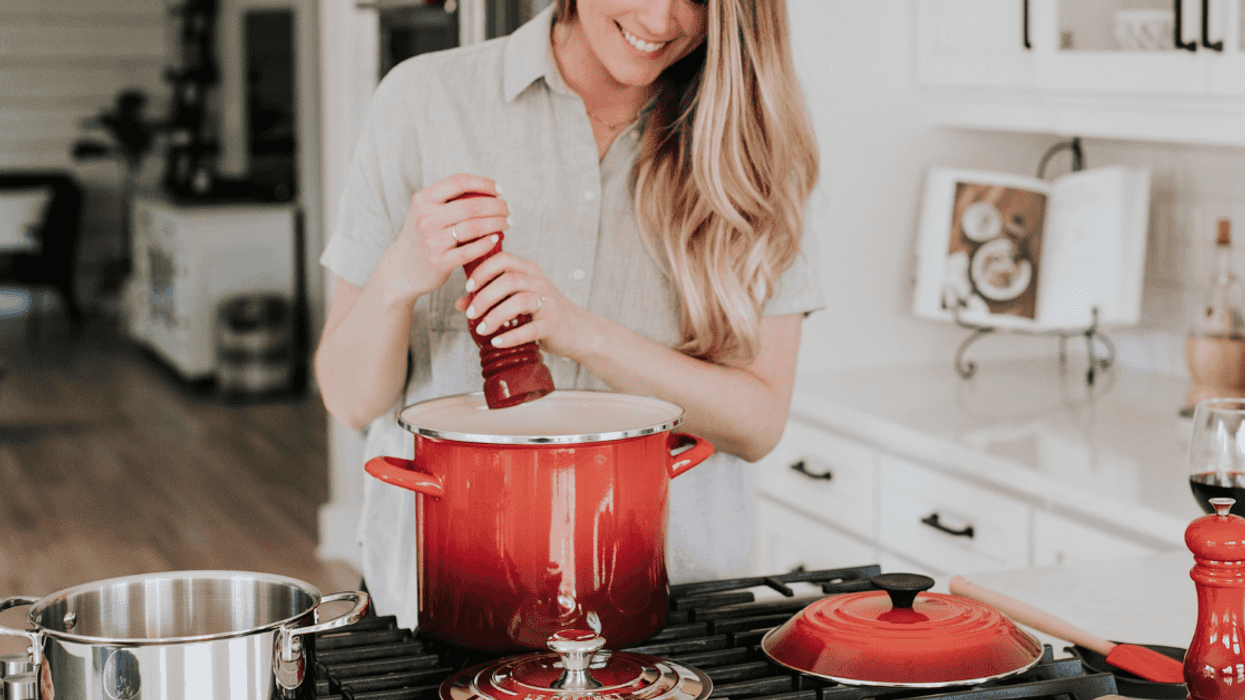 Guy Furious When Wife Throws Out Dinner She Made Him After He Leaves To Go Eat At His Mom's