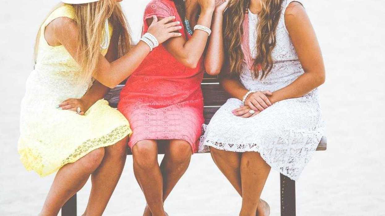 Teen Claps Back After 'Brutally Honest' Cousin Calls Her Friend 'Not That Pretty' Upon Meeting Her