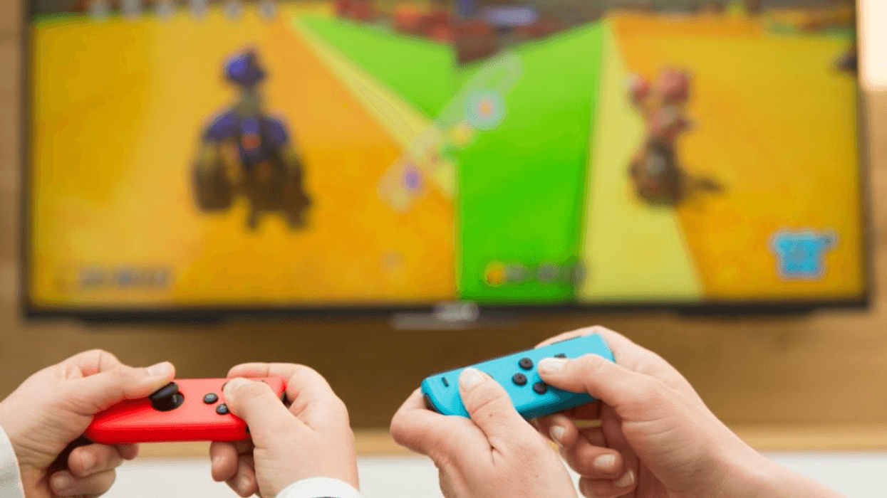 Teen Called Out For Not 'Going Easy' On Younger Cousins After Destroying Them In Mario Kart