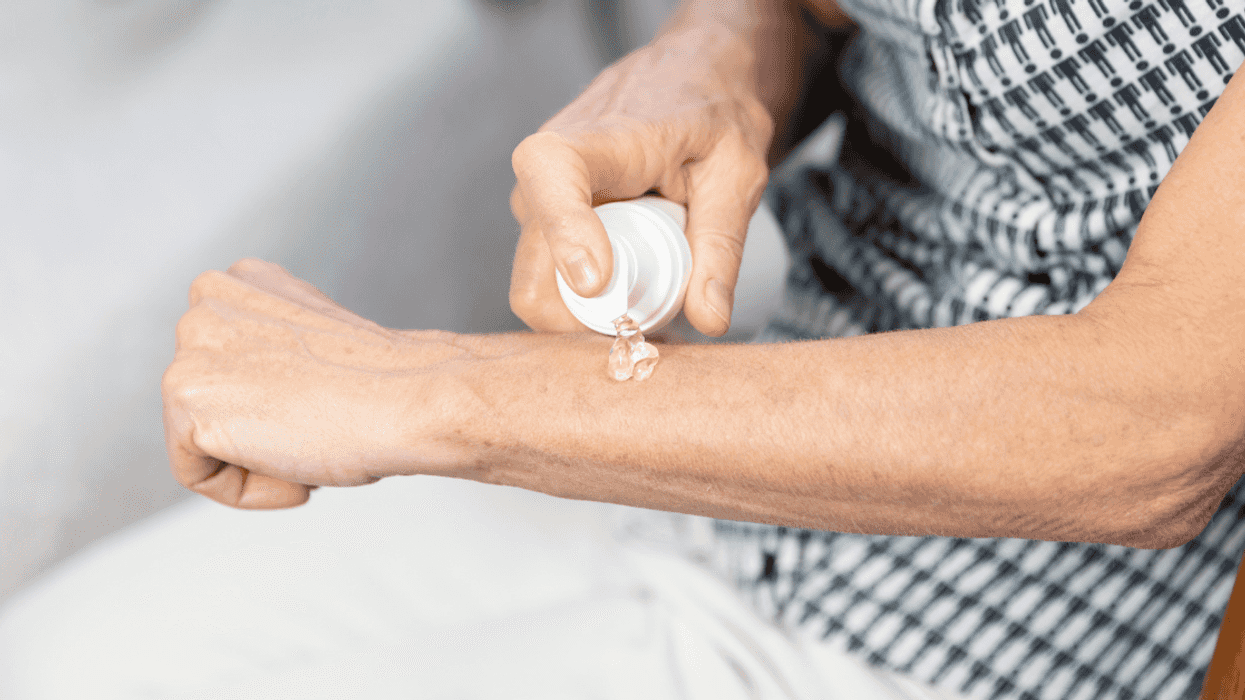 Redditor Called Out For Refusing To Eat Food Cooked By Sister Who Uses Estrogen Gel On Her Skin