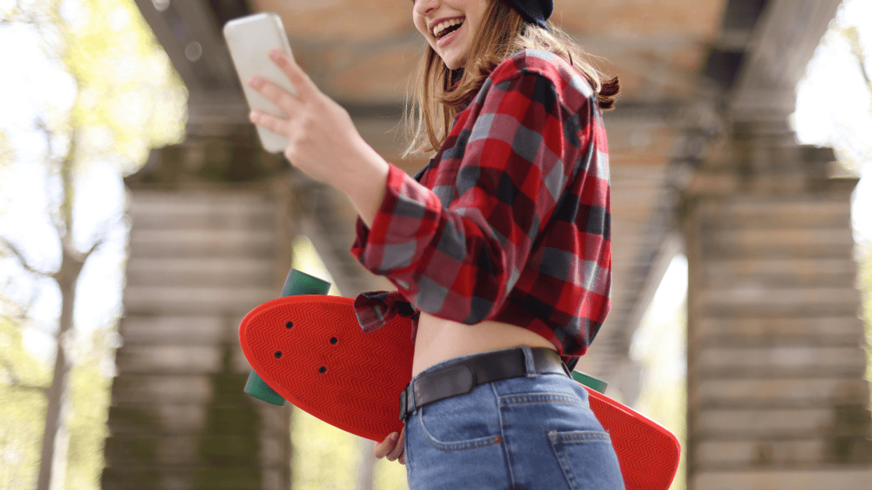 Teen Fears She'll Be 'Cut Off' From Her Friends After Her Mom Forbids Her From Getting Snapchat
