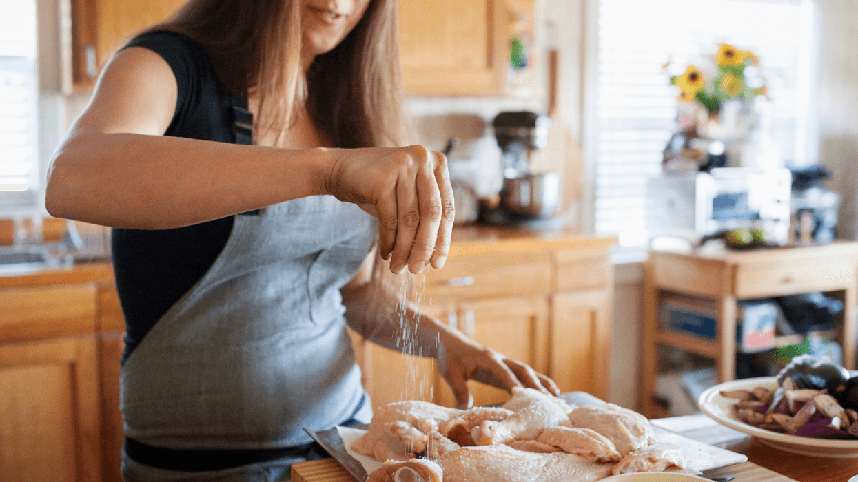 College Student Called Out For Refusing To Stop Cooking Meat To Appease Vegetarian Roommate