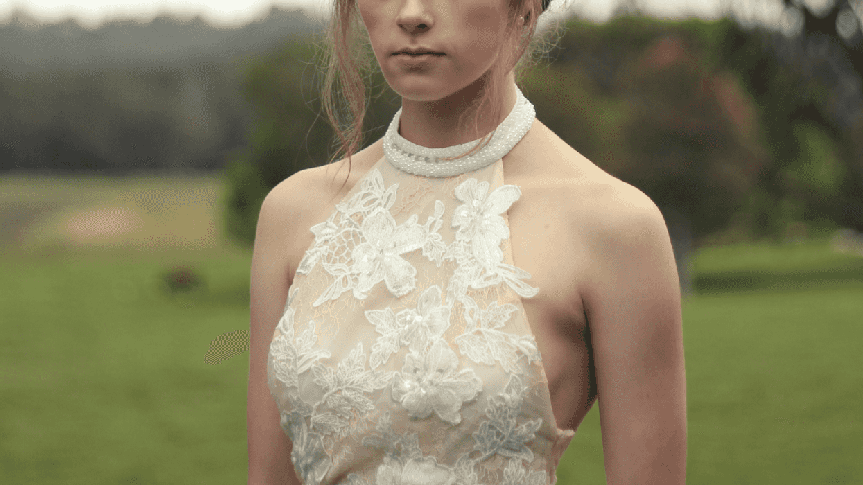 Bride Called 'Selfish' For Refusing To Have A Memorial Table For Long-Deceased Sister At Wedding