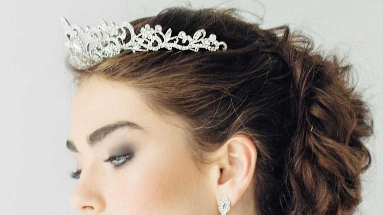 Groom's Family Furious To Learn His Fiancée Is Planning On Wearing Heirloom Tiara For Wedding