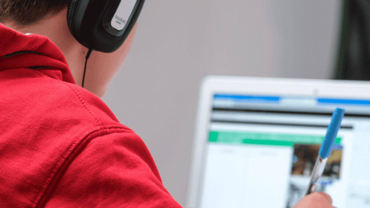 Parent Refuses To Let Teen Kids Close Their Doors Because There Should Be 'No Secrets Between Family Members'