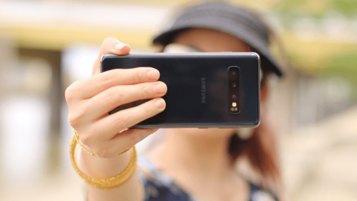 Guy Livid After Aspiring Influencer Girlfriend Is Told To Stop Posting Pics Of Him On Social Media