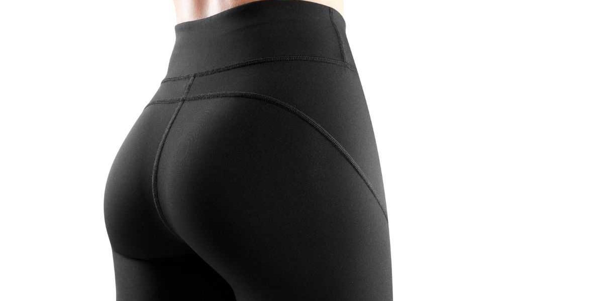 Woman Asks If She Was Wrong To Warn Stranger Her Underwear Was Visible Through Her Leggings | Percolately