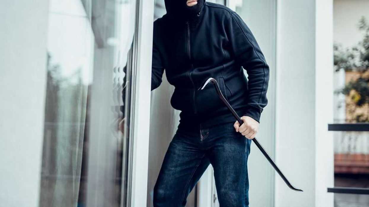 Former SWAT Member Upsets Neighbor After Not Intervening When Witnessing Burglars Robbing His House