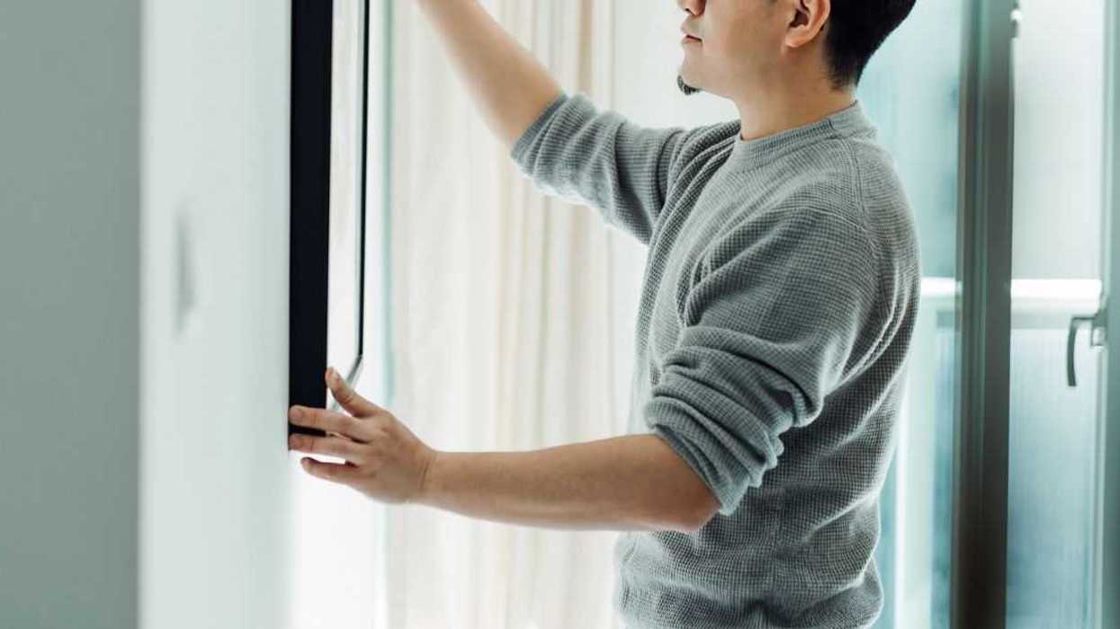 Guy At A Loss After Girlfriend Demands He Take Down 'Weird' Family Photo Before She Moves In