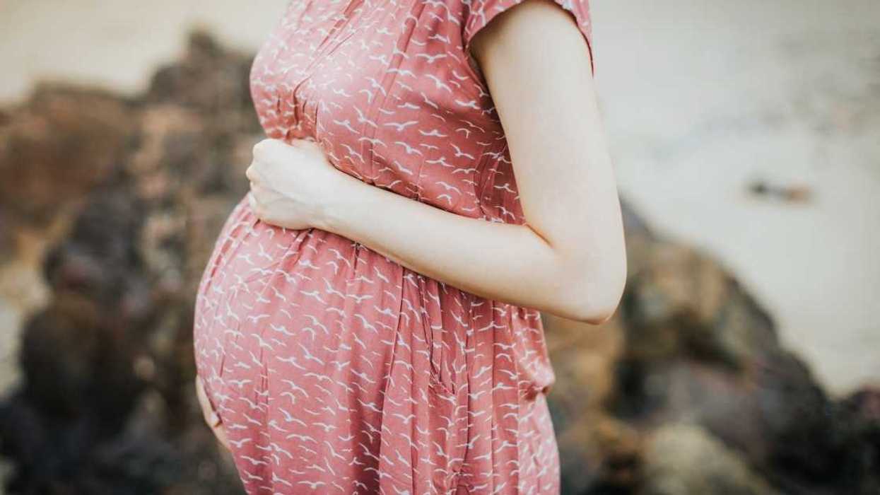 Guy Furious After His Girlfriend Secretly Let Her Pregnant Daughter Live At His Beach House