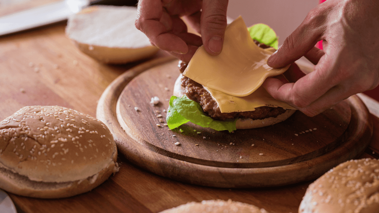 Redditor Furious After Restaurant Refuses To Remake Burger To Fit Their Allergy Specifications