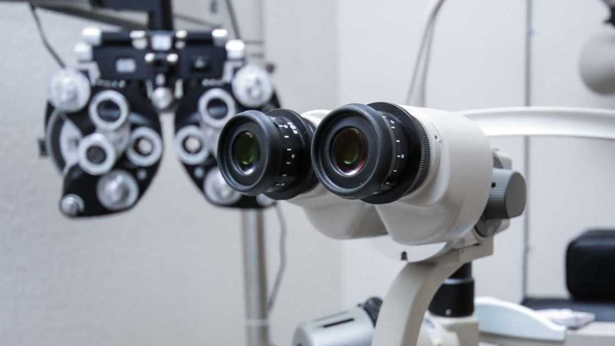 Teen Called Out For Taking Cousin With Poor Eyesight To Optometrist Against His Mom's Wishes