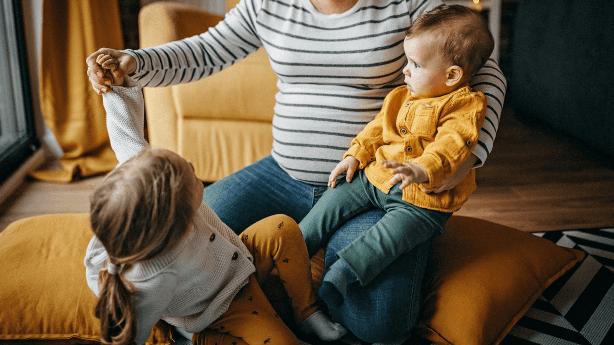 Pregnant Mom Called Out For Refusing To Watch Her Roommate's Kids While He Sleeps During The Day