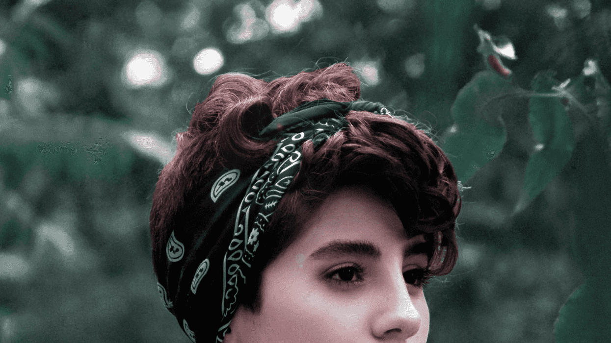 Woman Loses It After Boyfriend Throws Her Entire Collection Of Hair Accessories 'In The Sea'