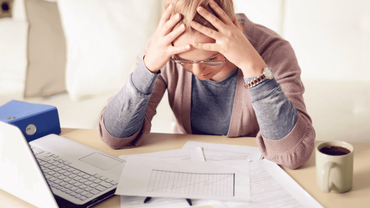 Redditor Refuses To Help Sister Financially After She Ignored Their Advice And Got Scammed Out Of Everything