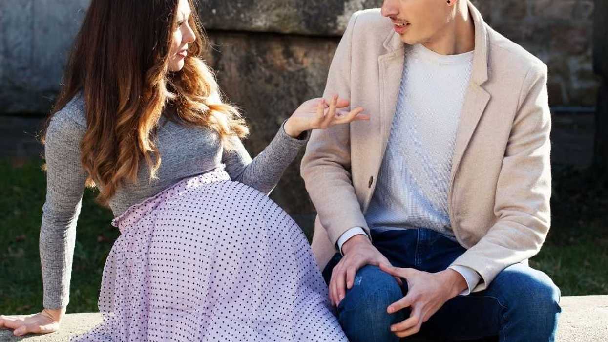 Guy Calls Out His Pregnant Friend Who 'Jokingly' Keeps Telling Their Coworkers The Baby Is His