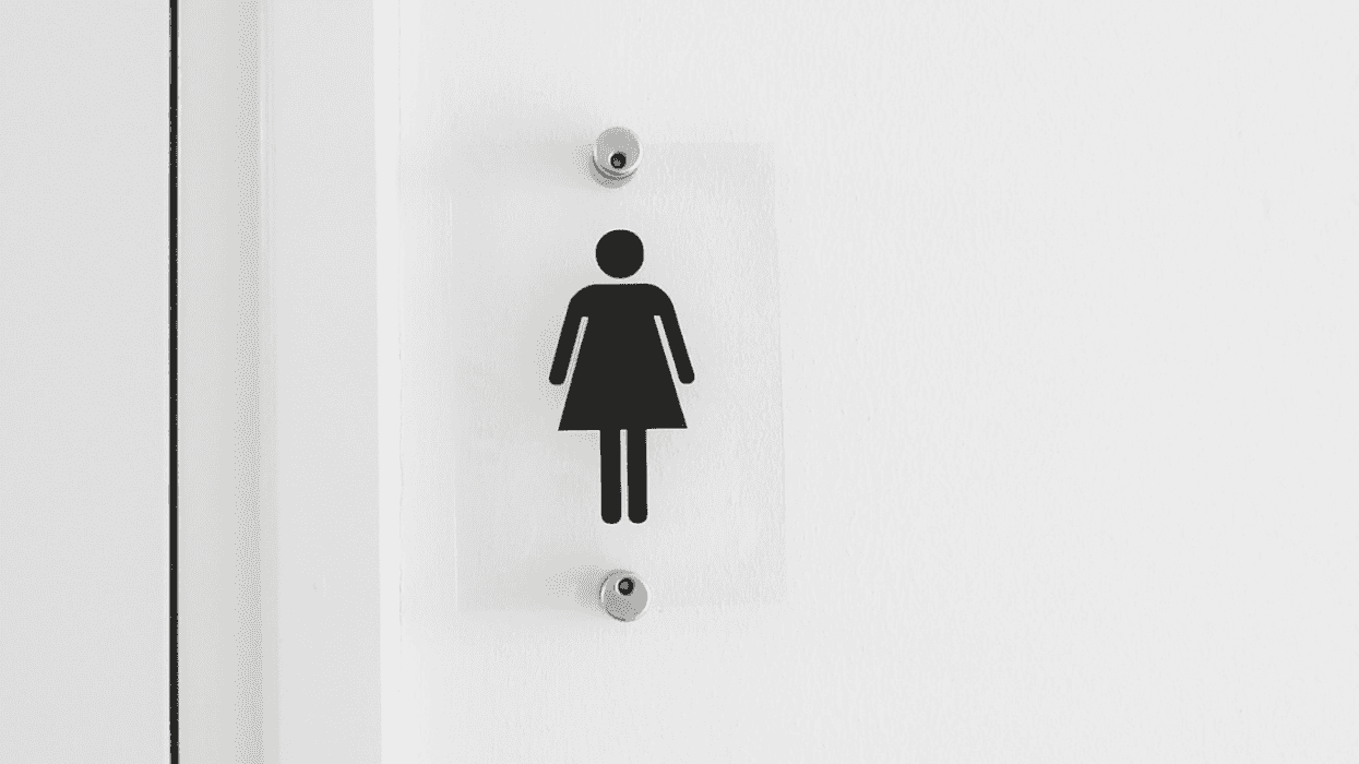 Guy Called Out For Using The Women's Bathroom When He Stays At Girlfriend's All-Female Dorm
