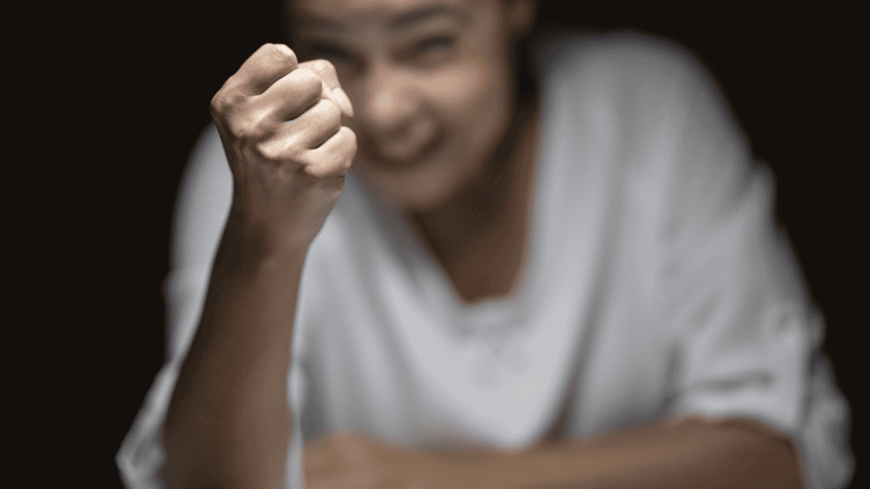 Woman Furious When Mom Stops Paying Her Rent After Roommate Tells Her How 'Filthy' She Is