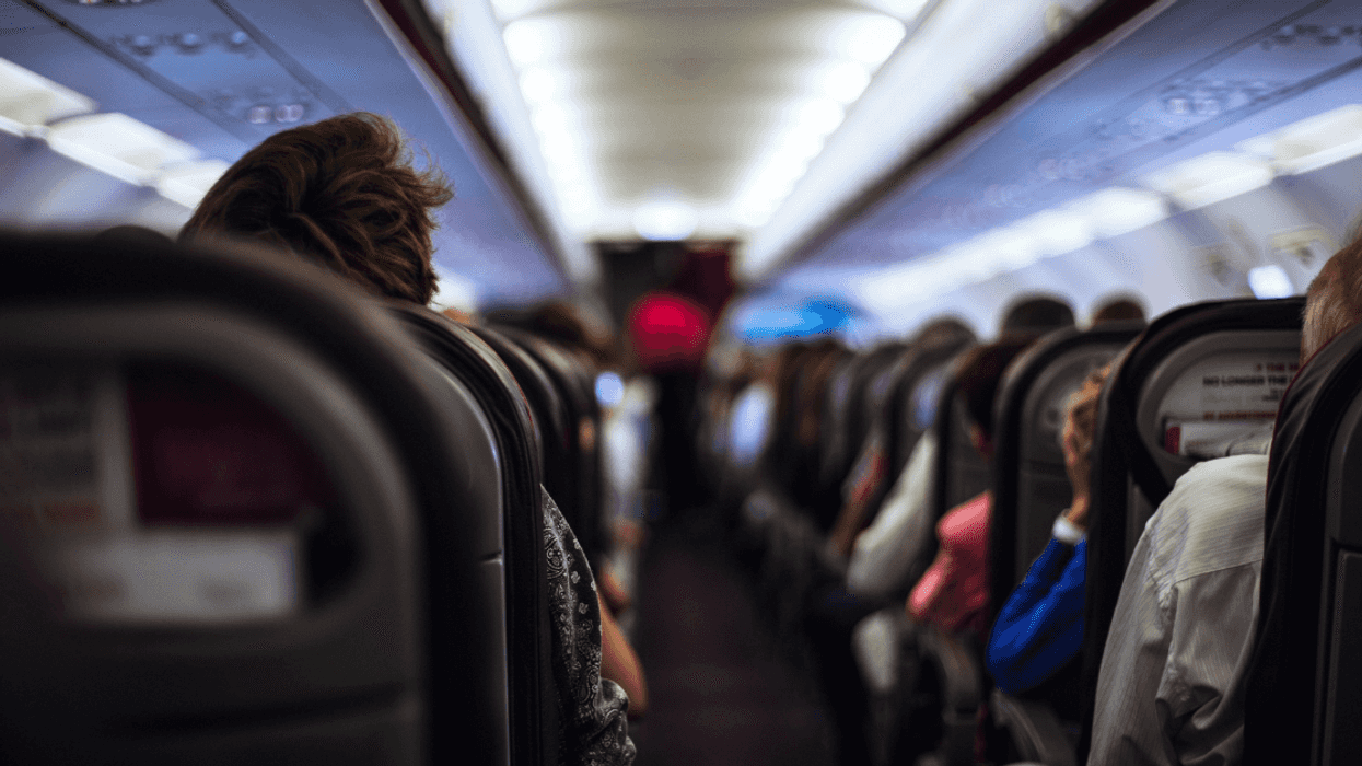 Guy Berated For Refusing To Give Up Plane Seat So A Mom And Young Daughter Could Sit Together