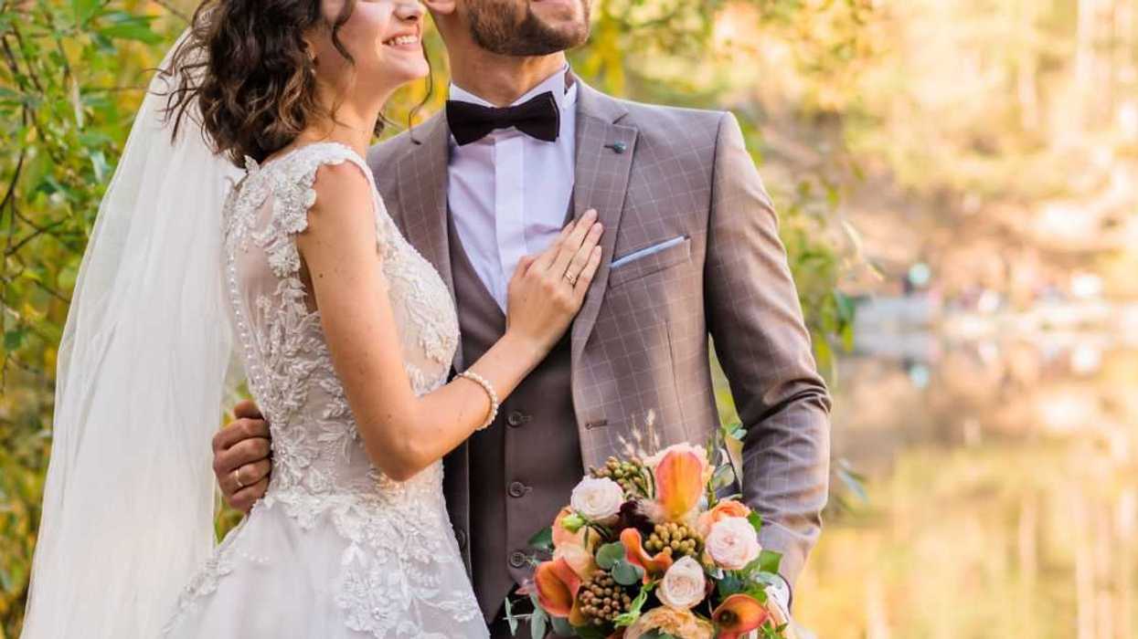 Redditor Sparks Drama After Secretly Proposing To Girlfriend During Brother's Wedding
