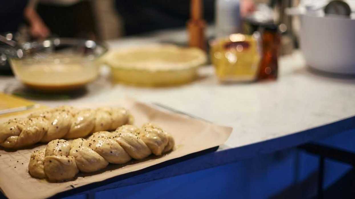 Jewish Redditor Furious After Their Gentile Boyfriend Disrespects Their Family's Passover Tradition