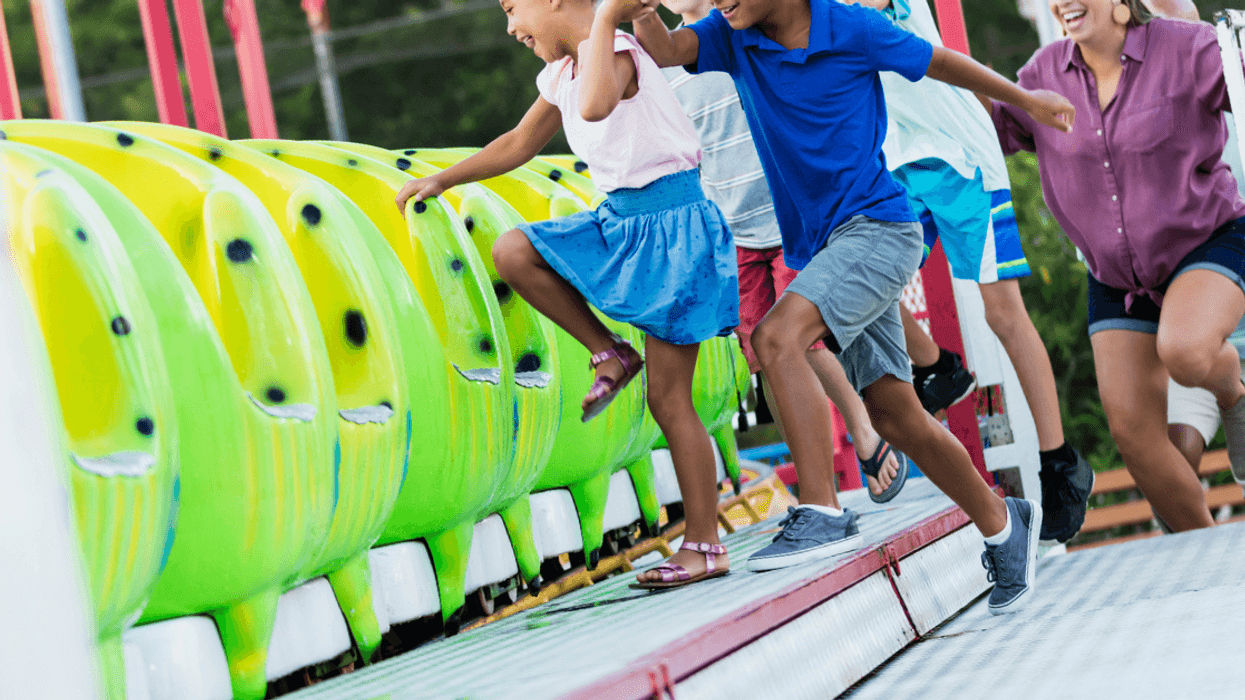 Family boarding amusement park ride