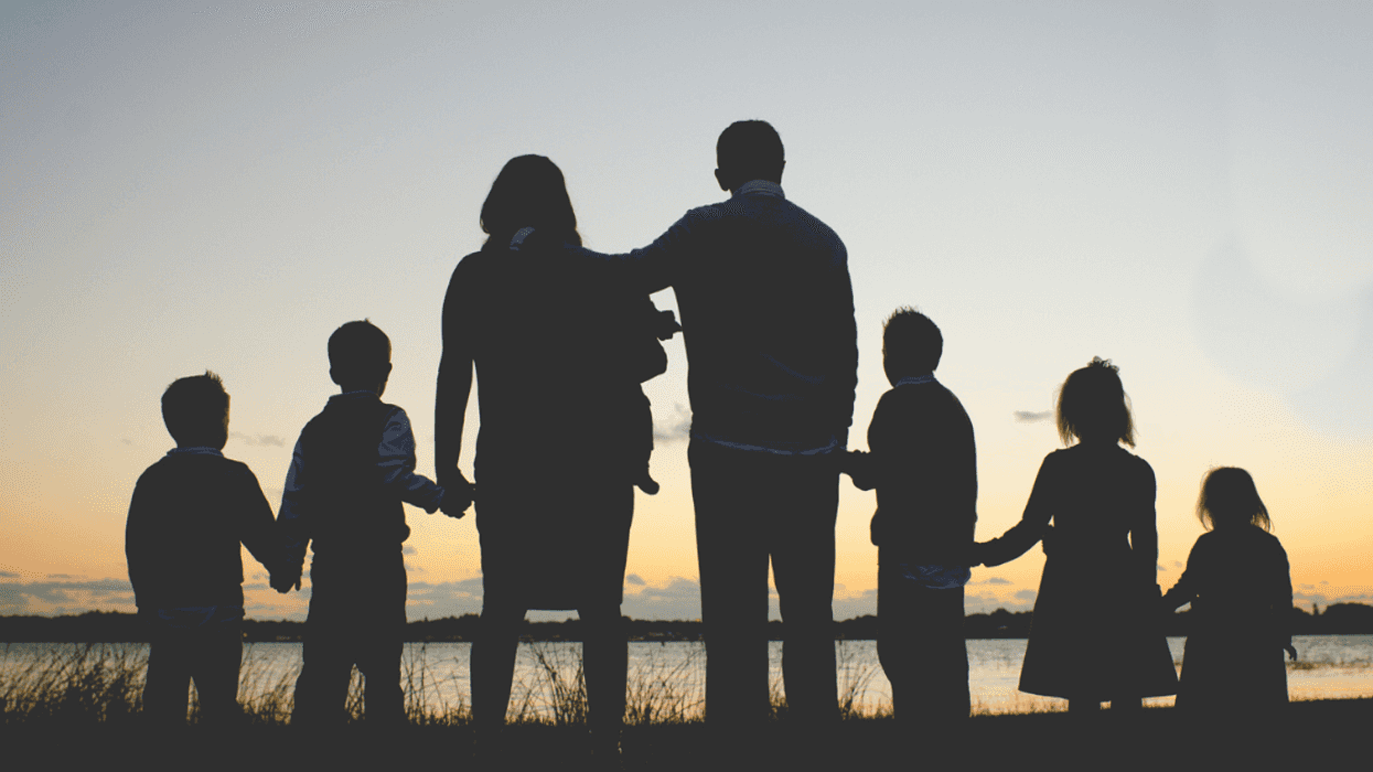 Family with six children.