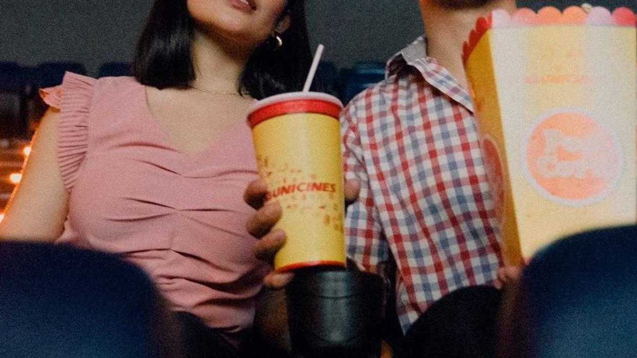 Redditor Lashes Out After Group Of Noisy Teens Throws Bucket Of Popcorn At Lady In Movie Theater