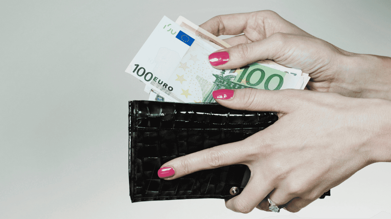 Teen Threatens To Move Out After Mom Starts Demanding $150 From Their Paycheck For Rent