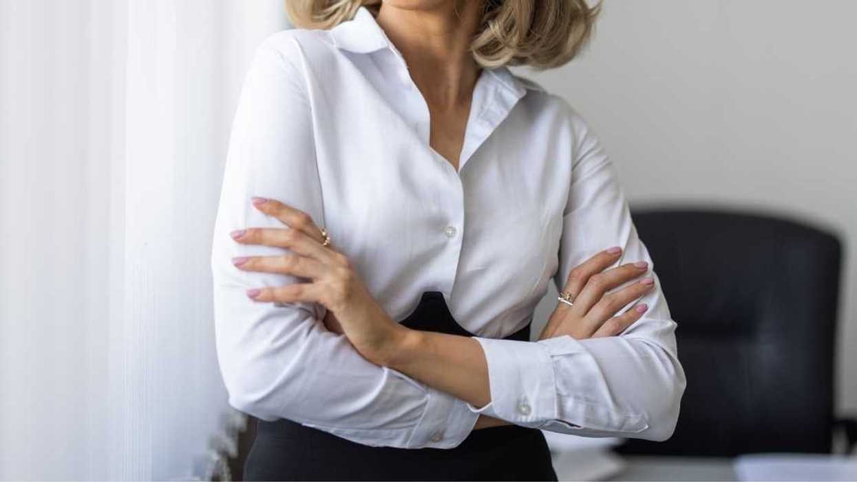 Mom Refuses To Learn Sign Language To Communicate With Hearing-Impaired Stepdaughter