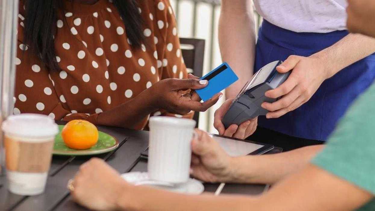 Redditor Fed Up With Boyfriend Who Only Pays For Meals When He Feels Like It Instead Of Taking Turns