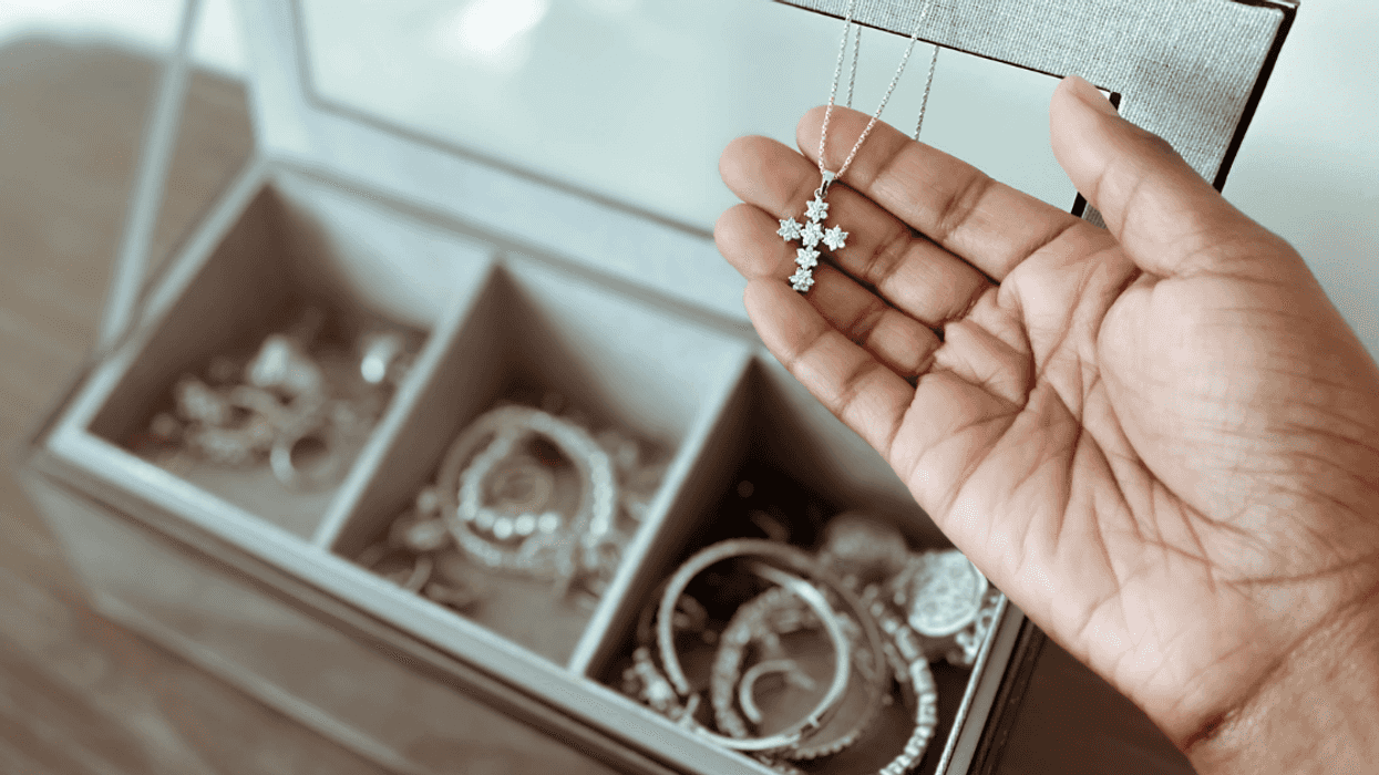 Woman Called Out For Planning To Use Diamond From Heirloom Necklace In Her Engagement Ring