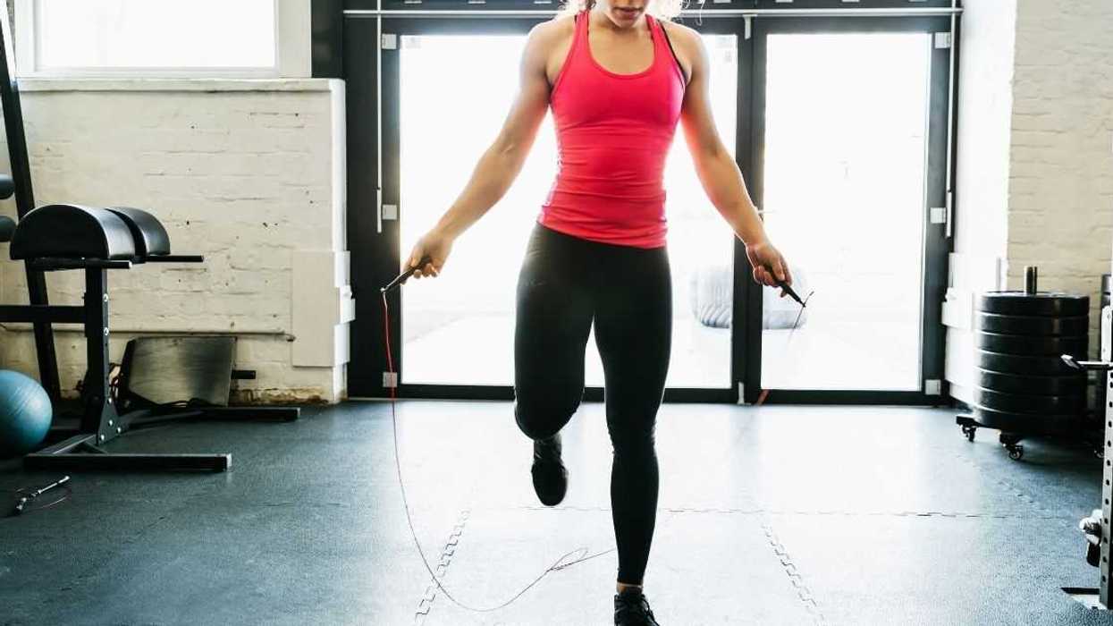 Gay Crossfitter Sparks Drama By Alerting A Female Classmate That Her Butthole Is Showing