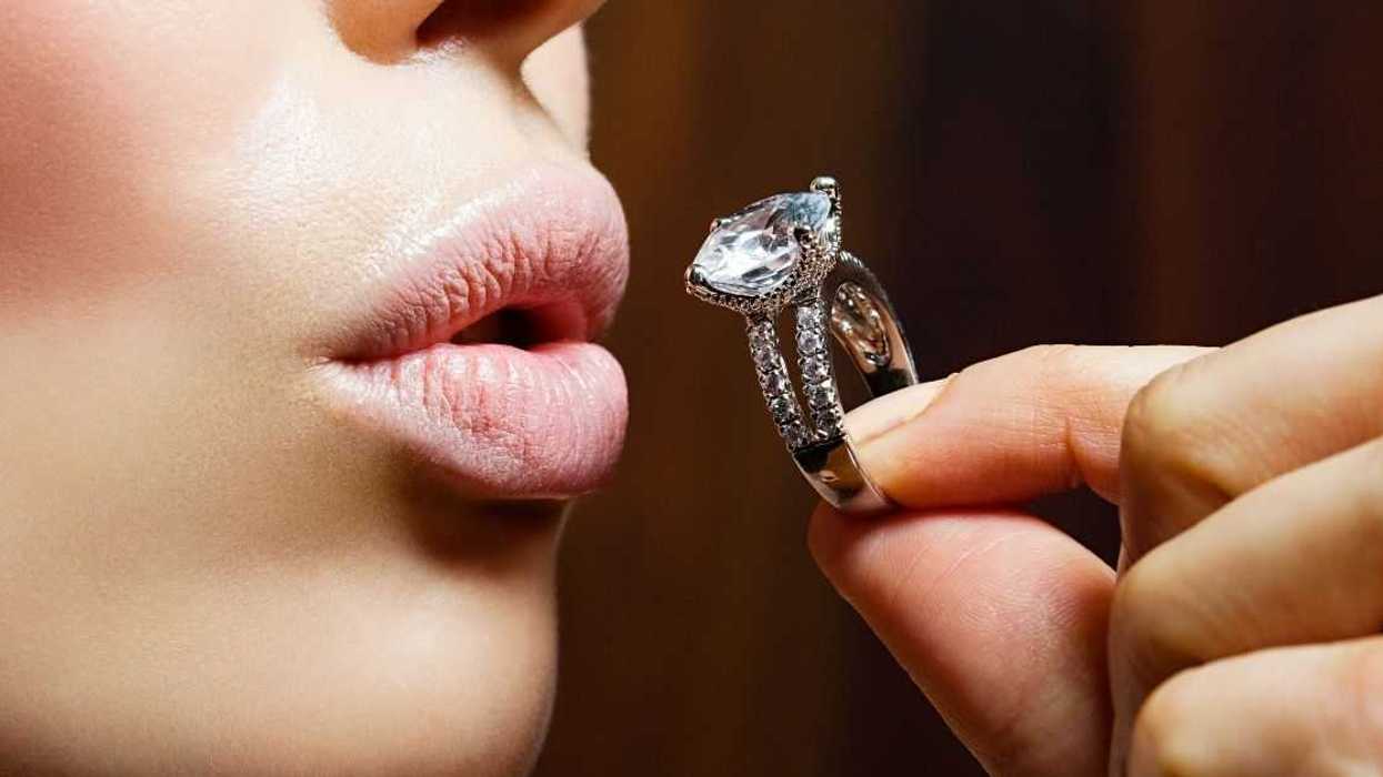 Woman Stirs Family Drama By Pawning The Heirloom Engagement Ring Her Ex Gave Her