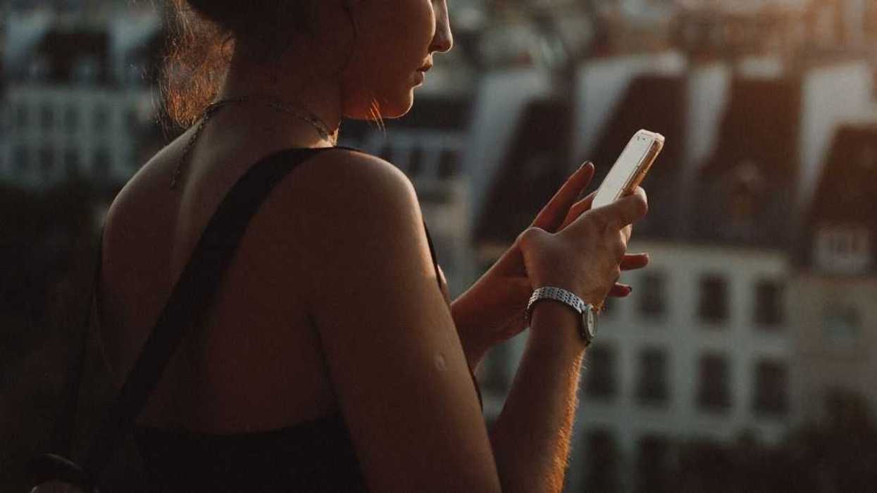 Woman Asks For Advice After Finding Out Her Boyfriend Has Been Sharing Her Nudes With His Father