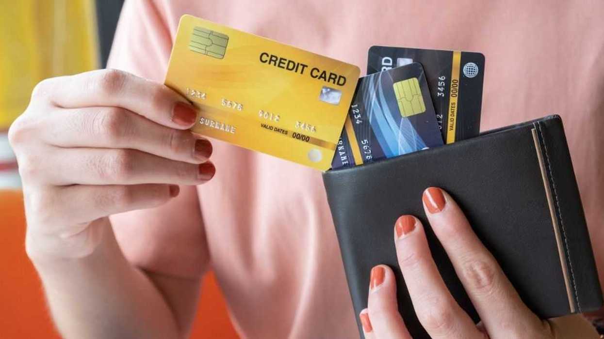 Guy Furious After His Roommate's Girlfriend Hid His Credit Card Because She Thinks He's A 'Shopaholic'
