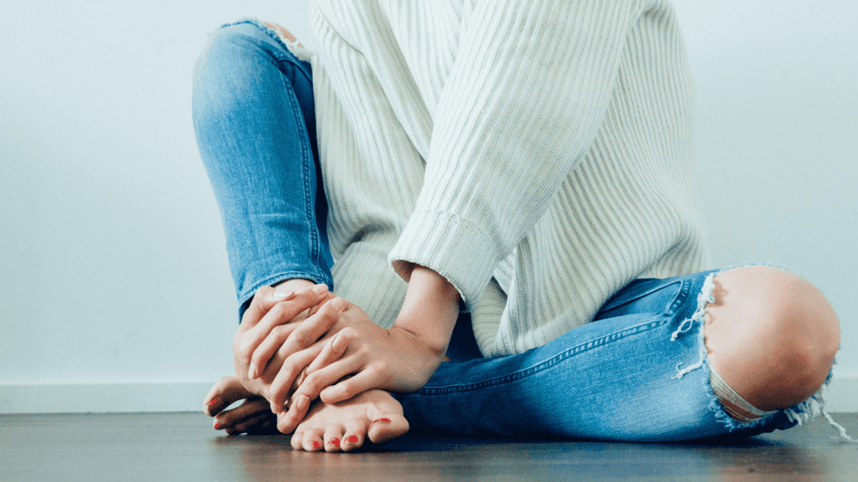 Parent Forces Daughter To Do Yard Work With Sprained Knee Because She's Cried Wolf Before