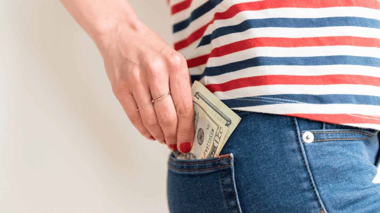 Dad Disinvites Family From Thanksgiving After Catching His Sister-In-Law Stealing His Son's Birthday Money