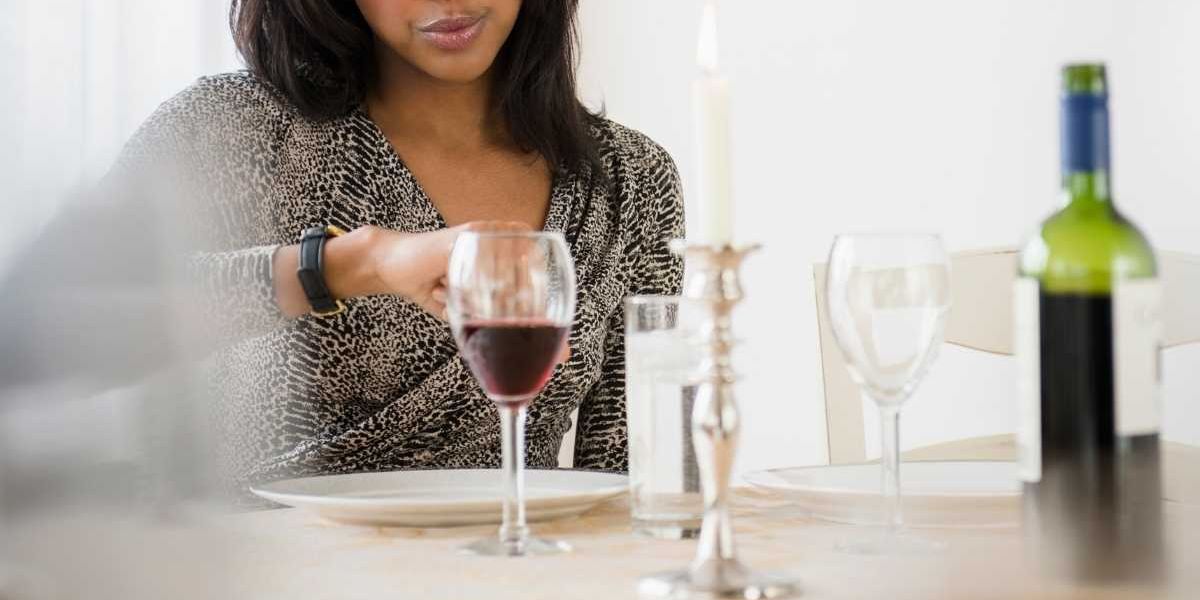 Woman Called Out For Leaving Lunch Date After Her Habitually Late Friend Didn't Show For 30 Minutes | Percolately