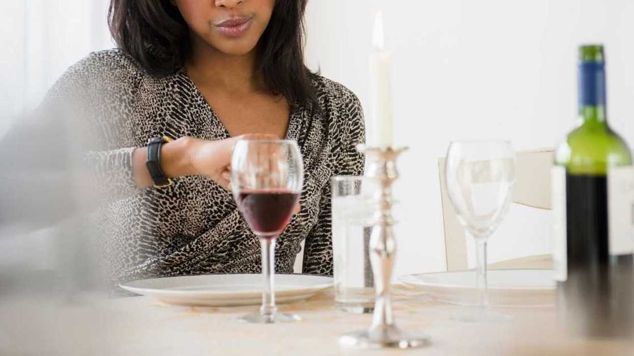 Woman Called Out For Leaving Lunch Date After Her Habitually Late Friend Didn't Show For 30 Minutes